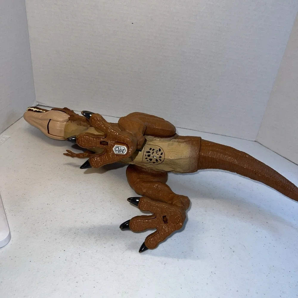 Jurassic World Thrash N' Throw Tyrannosaurus Rex T-Rex 2017 Sound Works 22